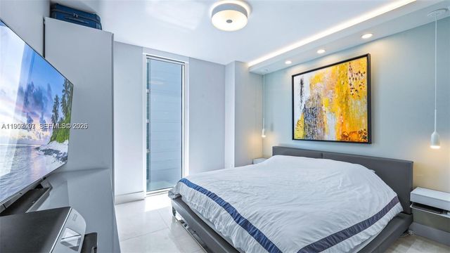 185 SW 7 th street 2911, Miami, FL 33130