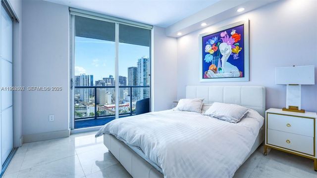 185 SW 7 th street 2911, Miami, FL 33130