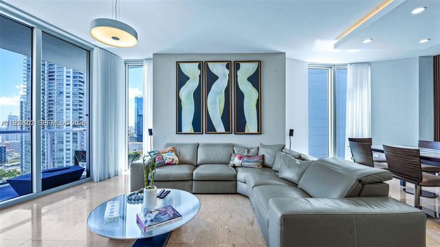 185 SW 7 th street 2911, Miami, FL 33130