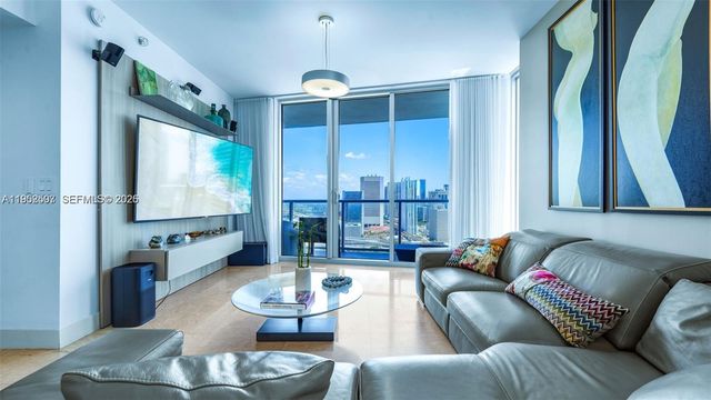 185 SW 7 th street 2911, Miami, FL 33130