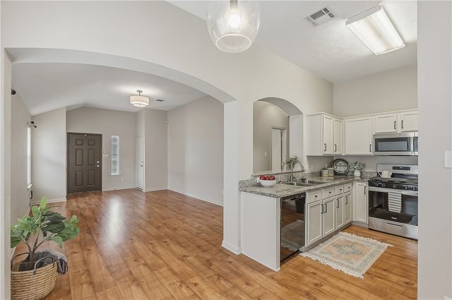 920 Crested Point Drive, College Station, TX 77845