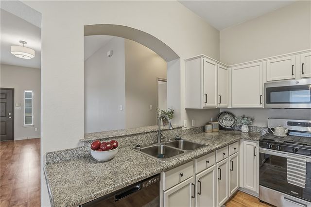 920 Crested Point Drive, College Station, TX 77845