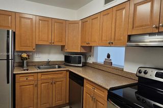 5201 Geneva Way 202, Doral, FL 33166