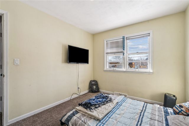 2041 Sharwood Drive NE, Cedar Rapids, IA 52402