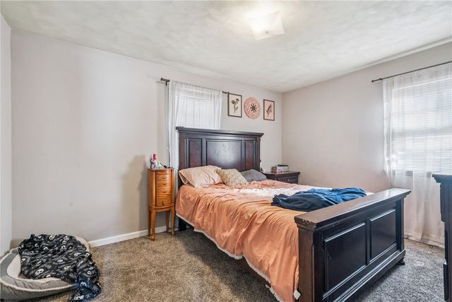 2041 Sharwood Drive NE, Cedar Rapids, IA 52402