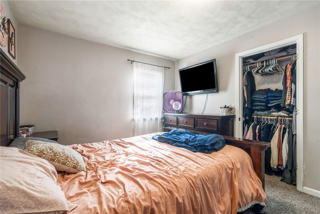 2041 Sharwood Drive NE, Cedar Rapids, IA 52402