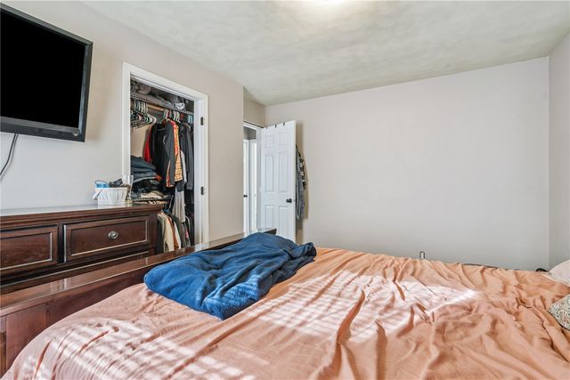 2041 Sharwood Drive NE, Cedar Rapids, IA 52402