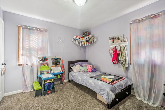 2041 Sharwood Drive NE, Cedar Rapids, IA 52402