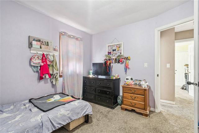 2041 Sharwood Drive NE, Cedar Rapids, IA 52402