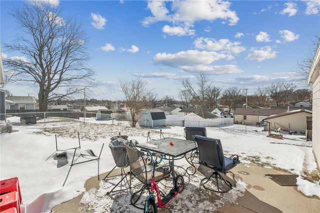 2041 Sharwood Drive NE, Cedar Rapids, IA 52402