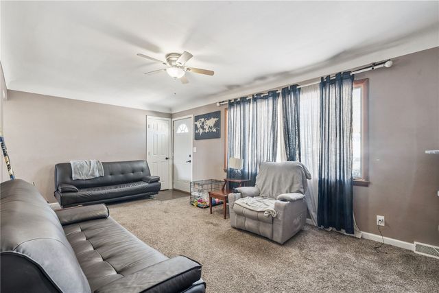 2041 Sharwood Drive NE, Cedar Rapids, IA 52402