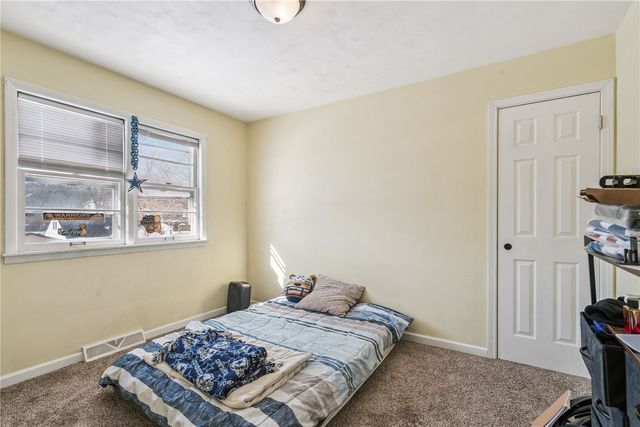 2041 Sharwood Drive NE, Cedar Rapids, IA 52402