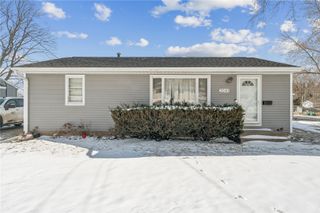 2041 Sharwood Drive NE, Cedar Rapids, IA 52402