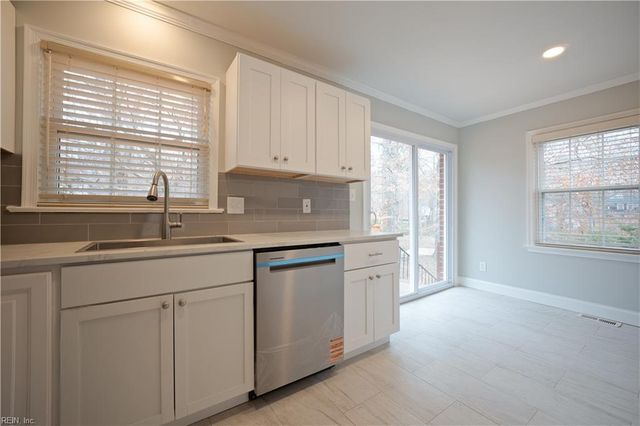 157 Highwood CIR, Newport News, VA 23608