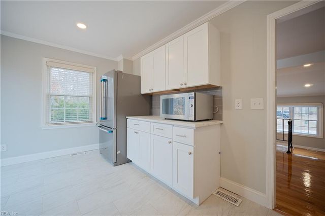 157 Highwood CIR, Newport News, VA 23608