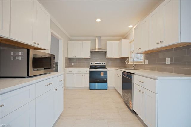 157 Highwood CIR, Newport News, VA 23608