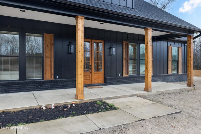 124 Drake Lane, Red Banks, MS 38661