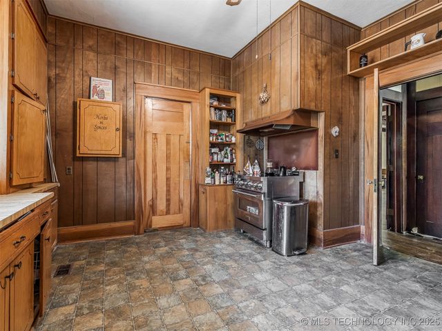 820 N Grand Avenue, Okmulgee, OK 74447