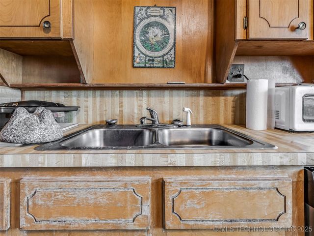 820 N Grand Avenue, Okmulgee, OK 74447