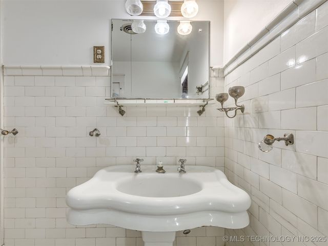 820 N Grand Avenue, Okmulgee, OK 74447