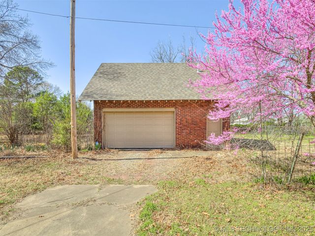 820 N Grand Avenue, Okmulgee, OK 74447