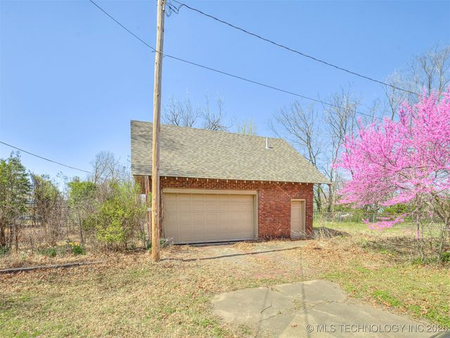 820 N Grand Avenue, Okmulgee, OK 74447