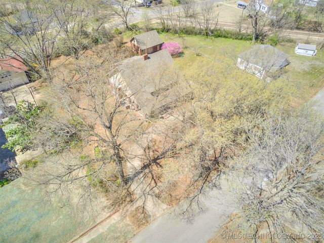 820 N Grand Avenue, Okmulgee, OK 74447