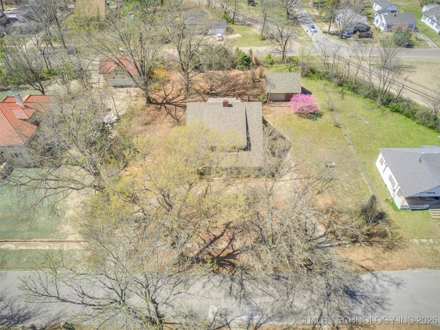 820 N Grand Avenue, Okmulgee, OK 74447