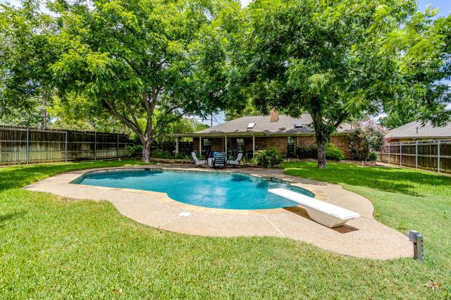 4510 Longacres Court, Arlington, TX 76016