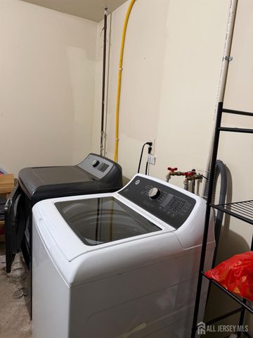 34 Nelson Avenue, Edison, NJ 08817