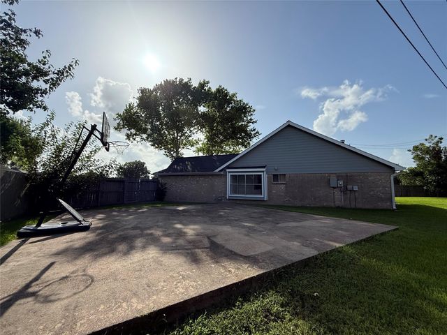 1905 Westside Drive, Deer Park, TX 77536