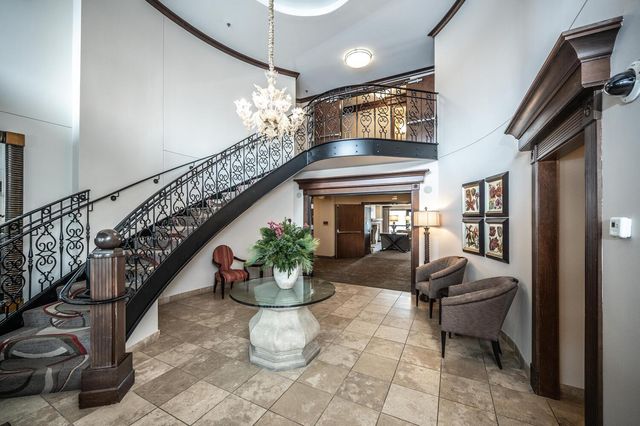 317 Groveland Avenue 713, Minneapolis, MN 55403