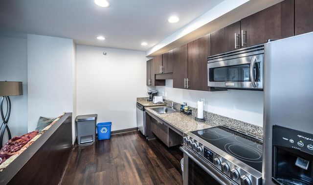 317 Groveland Avenue 713, Minneapolis, MN 55403