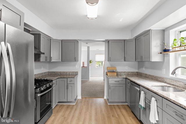 445 E MILL RD, Maple Shade, NJ 08052