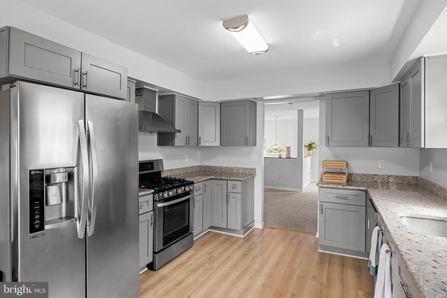 445 E MILL RD, Maple Shade, NJ 08052