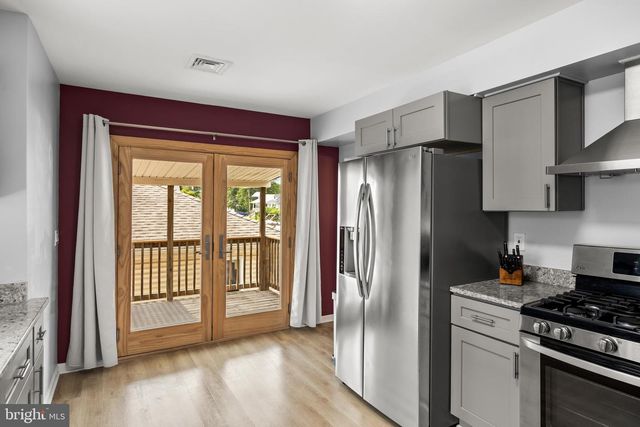445 E MILL RD, Maple Shade, NJ 08052