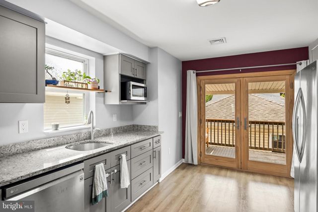 445 E MILL RD, Maple Shade, NJ 08052