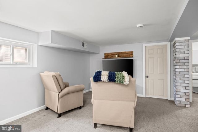 445 E MILL RD, Maple Shade, NJ 08052