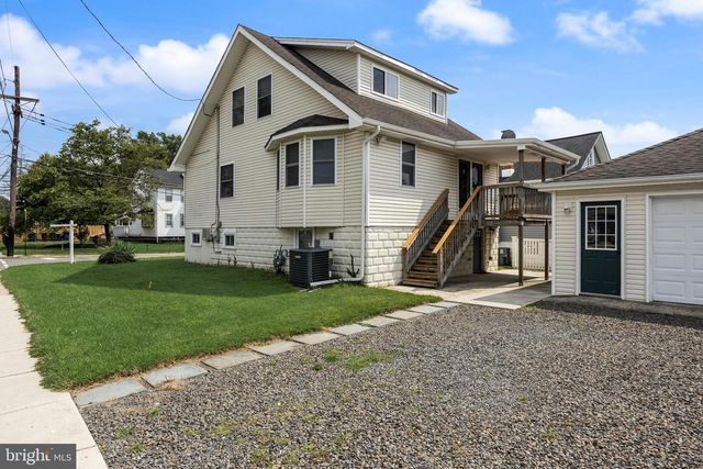 445 E MILL RD, Maple Shade, NJ 08052