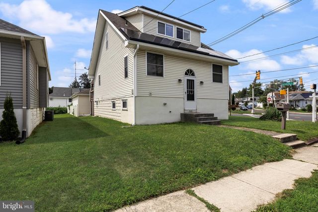 445 E MILL RD, Maple Shade, NJ 08052