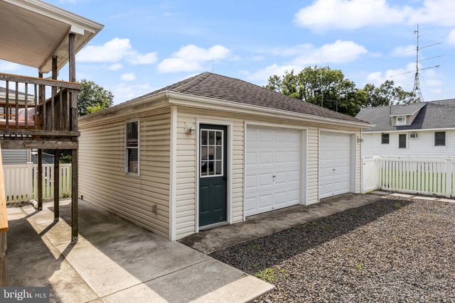 445 E MILL RD, Maple Shade, NJ 08052
