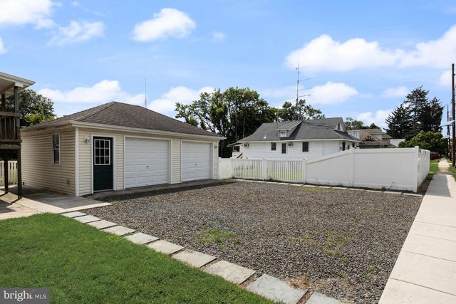 445 E MILL RD, Maple Shade, NJ 08052