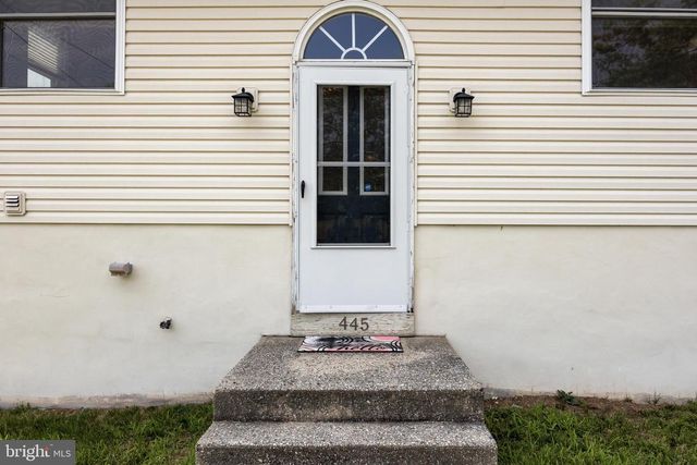 445 E MILL RD, Maple Shade, NJ 08052