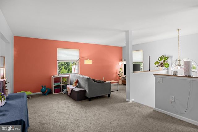 445 E MILL RD, Maple Shade, NJ 08052
