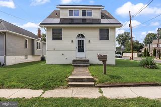 445 E MILL RD, Maple Shade, NJ 08052