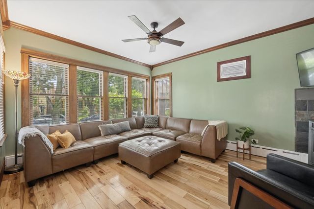 6210 N Moody Avenue, Chicago, IL 60646