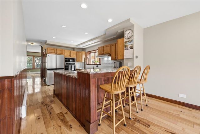 6210 N Moody Avenue, Chicago, IL 60646