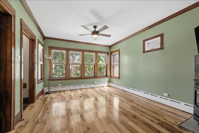 6210 N Moody Avenue, Chicago, IL 60646