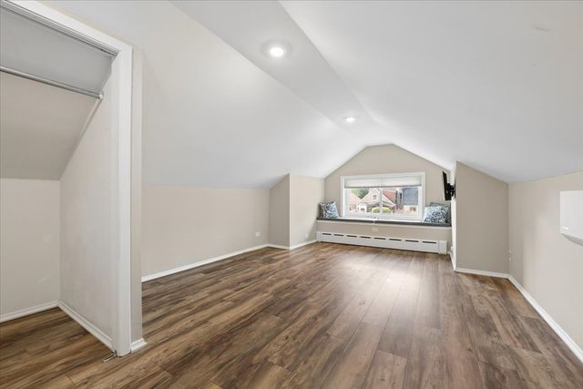 6210 N Moody Avenue, Chicago, IL 60646