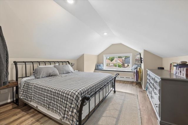 6210 N Moody Avenue, Chicago, IL 60646